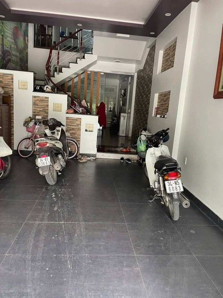 Bán nhà mặt đường Hoàng Quốc Việt, KĐT Vạn Phúc 67.5m² - Kinh doanh tuyệt vời!