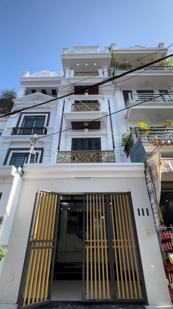 Nhà 4 tầng Đà Nẵng, 70m² giá 6.7 tỷ - Thiết kế hiện đại với thang máy