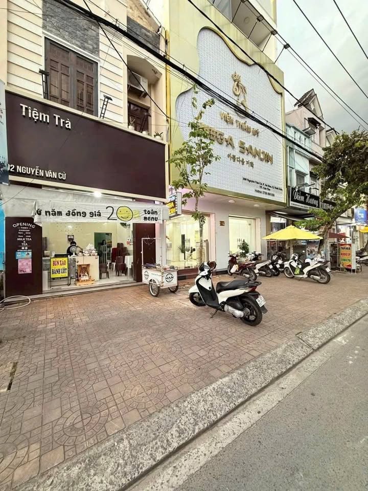 Nhà 2 mặt tiền đường Nguyễn Văn Cừ, quận Ninh Kiều, Cần Thơ - Giá 15 tỷ, kinh doanh thuận lợi!