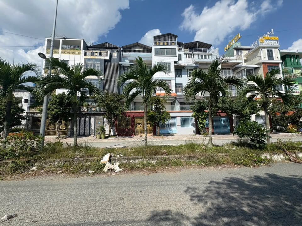 Đất nền thổ cư KDC 135 Bến Lức 120m² giá 4.05 tỷ - Sổ hồng sang tên nhanh!