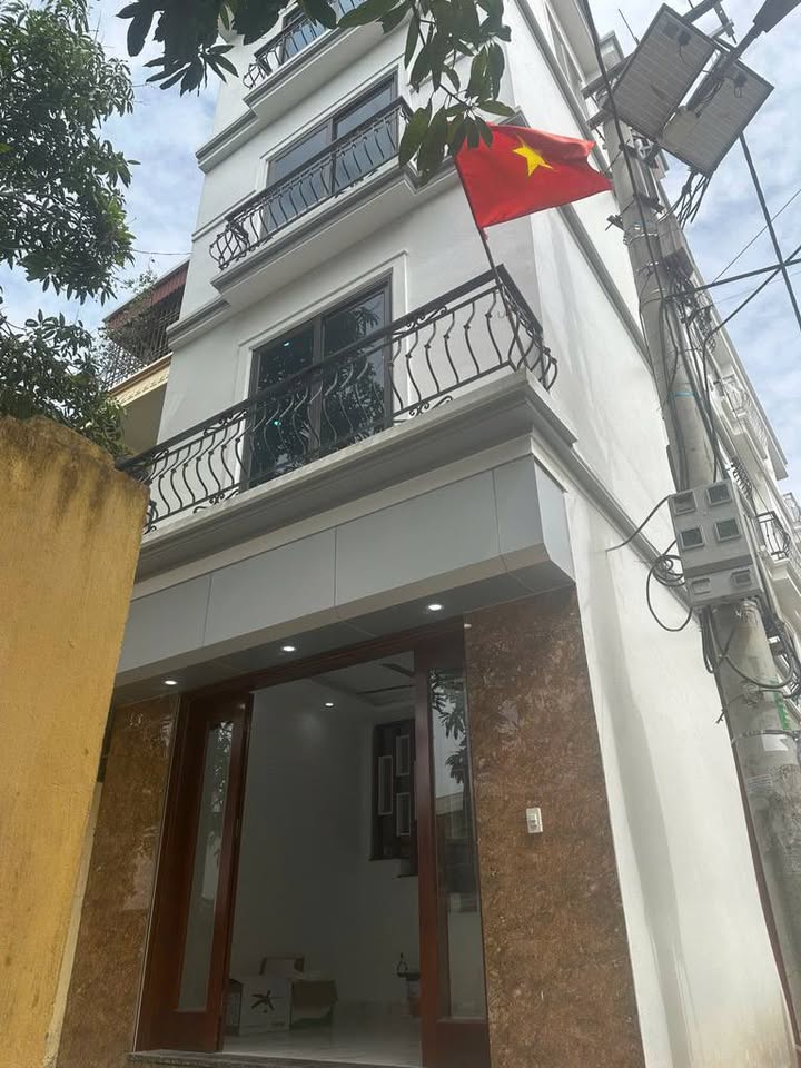 Nhà 4 tầng Đan Phượng 36m² giá 5.6 tỷ - Lô góc thoáng mát, ô tô tránh nhau!