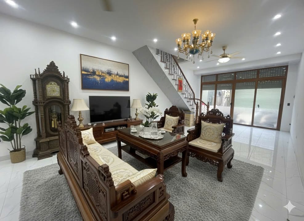 Nhà Tứ Liên 47m² 5 tầng giá 11 tỷ - Sẵn sàng vào ở ngay!