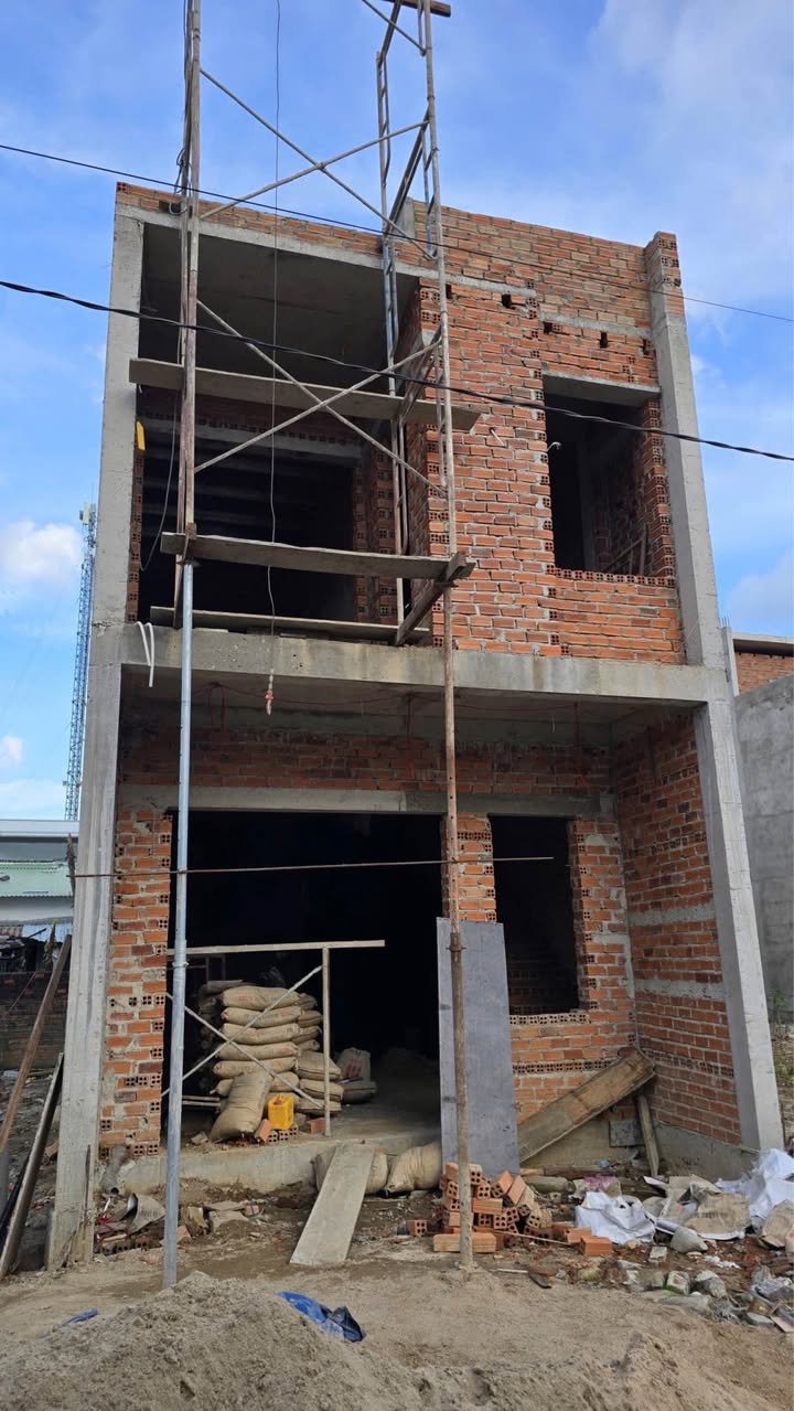 Nhà 2 tầng mới xây tại Thị Trấn Diên Khánh 80m² giá 2.43 tỷ - Thiết kế hiện đại, tiện nghi đầy đủ!