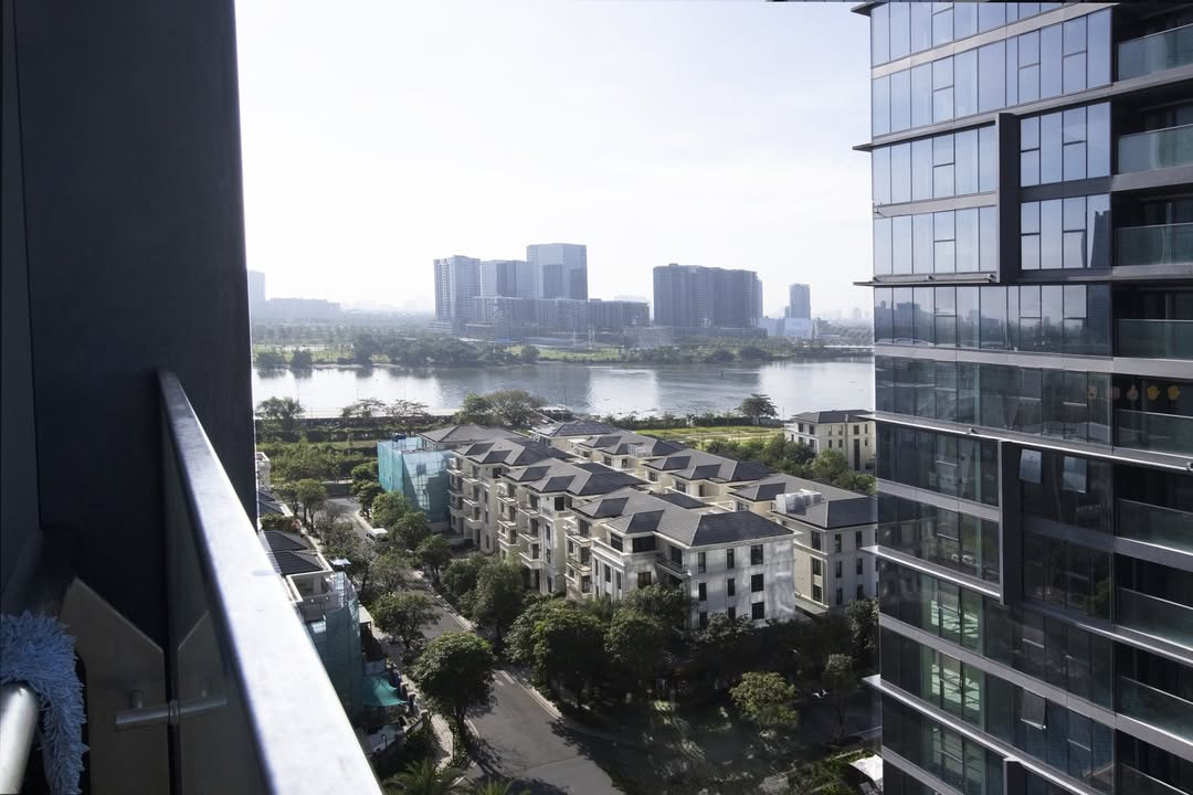 Căn hộ Vinhomes Golden River 78m² giá 14 tỷ - Sổ hồng chính chủ ngay mặt tiền!