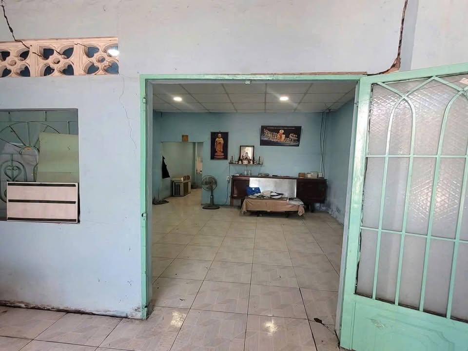 Nhà Hóc Môn 64m² giá 2 tỷ - Sổ hồng chính chủ, đường xe hơi