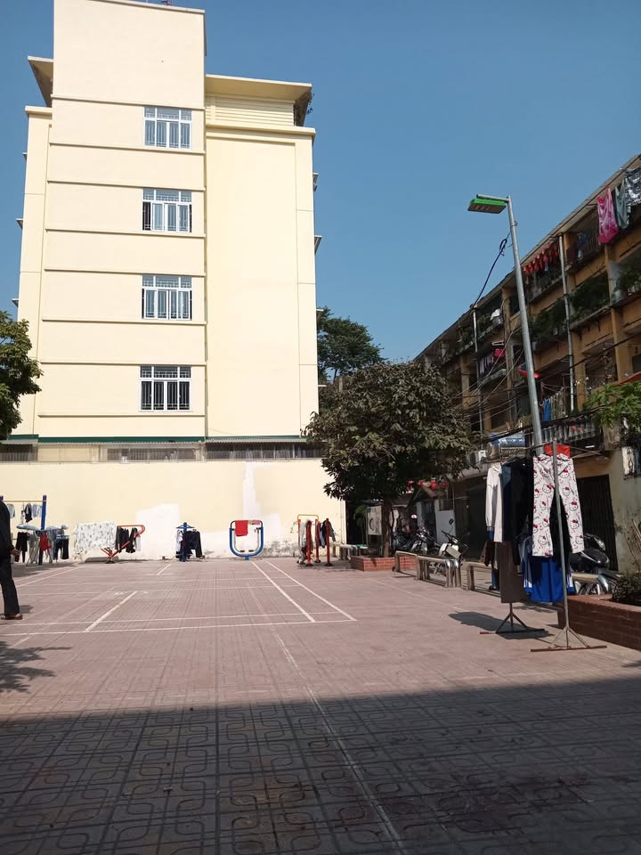 Căn hộ phố Quỳnh Mai 35m² giá 4 tỷ - Sổ to, ô tô đỗ cửa!