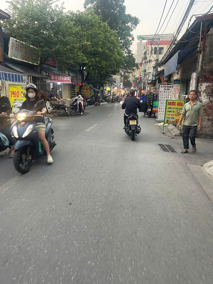 Nhà bán gấp tại Tả Thanh Oai, 30m², giá 1.1 tỷ - Kinh doanh tốt!