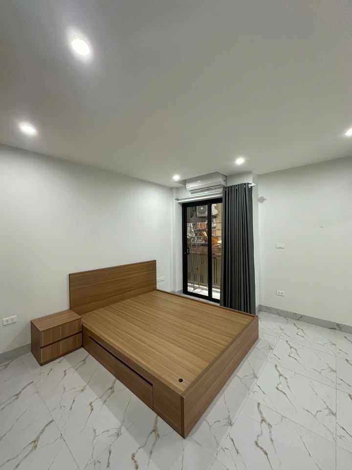 Chính chủ cho thuê căn hộ 158 Yên Hoà, Cầu Giấy 35m² - Phòng siêu rộng, ban công thoáng mát!