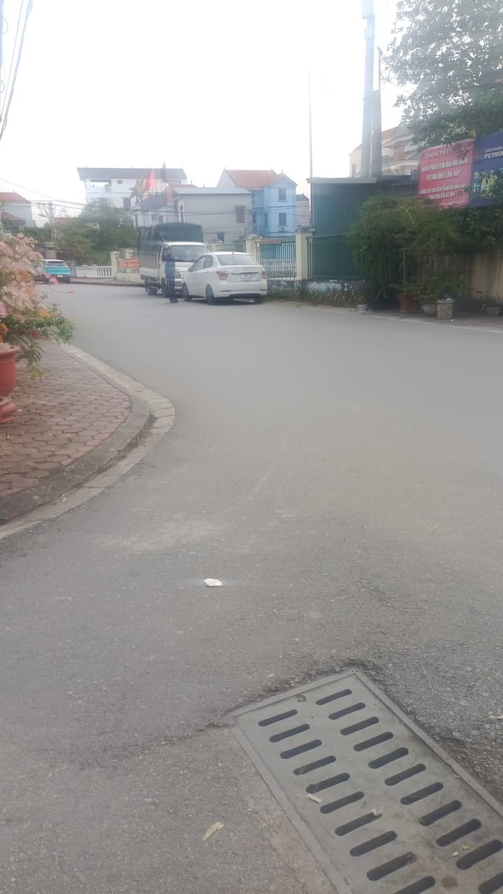 Đất phân lô quân đội Kiêu Kỵ 60m² giá 6 tỷ - Gần chợ và trường học!