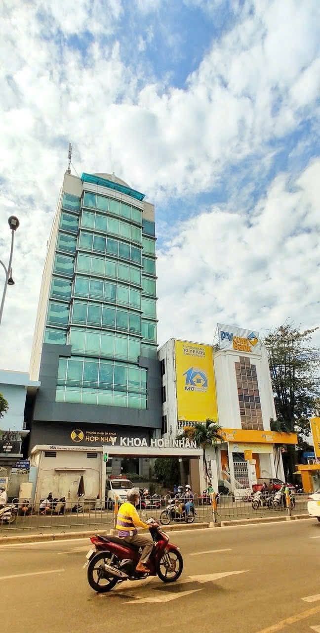 Bán gấp tòa nhà mặt tiền Phan Đăng Lưu, Phú Nhuận 334,7m² giá 185 tỷ - Đầu tư sinh lời cao!