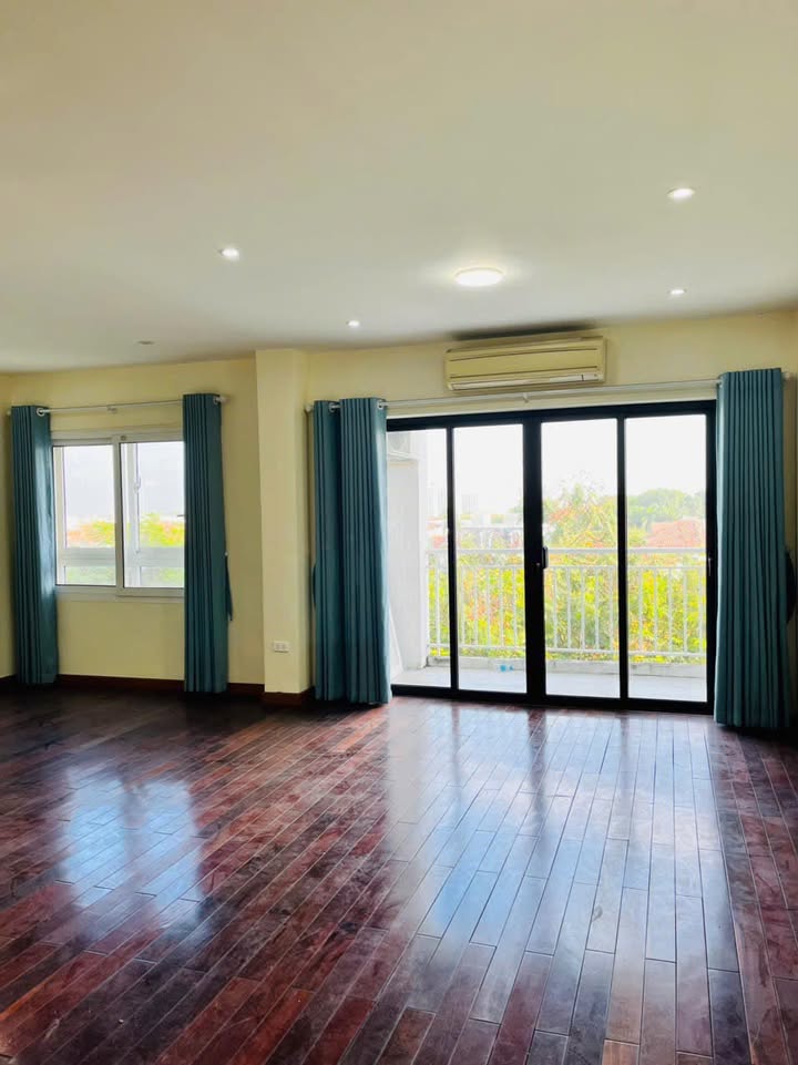 Chung cư CT 18 Long Biên 97m² giá 5.85 tỷ - Chính chủ, giao dịch tốt!