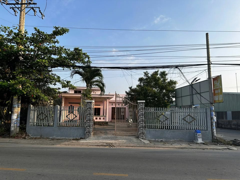 Nhà mặt tiền ĐT825, Đức Hòa, Long An 240m² giá 4.9 tỷ - Sổ hồng chính chủ!