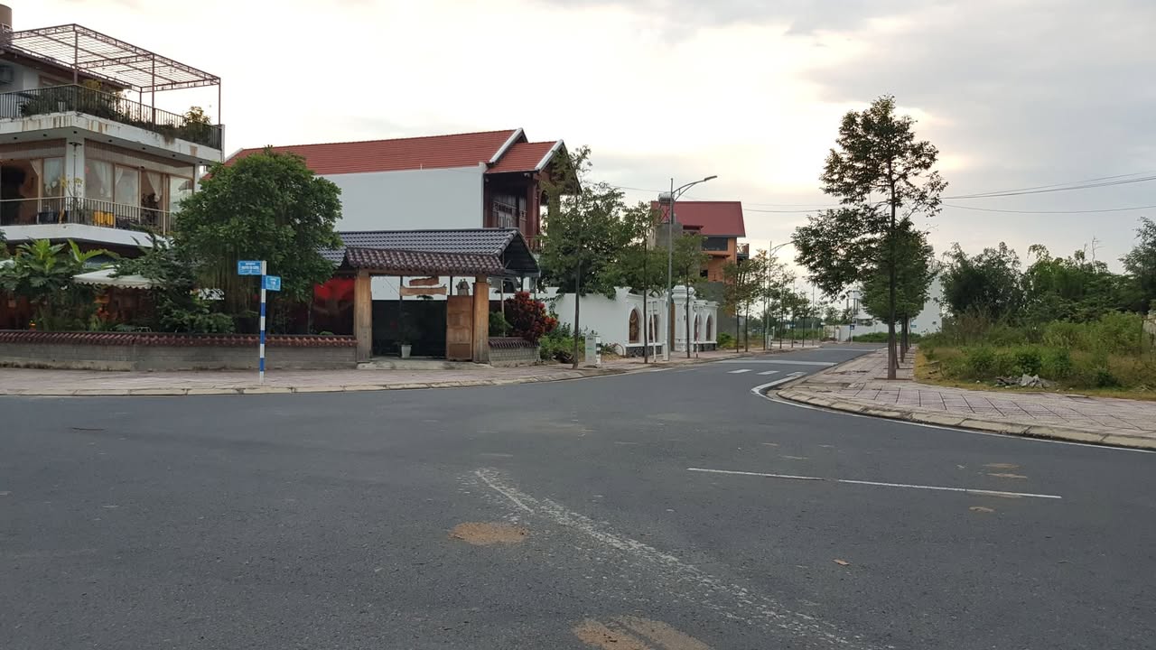 Đất nền Khu Đô Thị Nam Dakla, Đàm Quang Trung, 300m² - Vị trí đắc địa, thổ cư 100%!