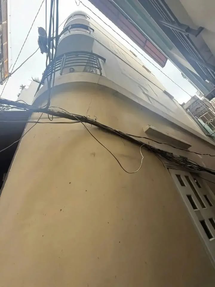 Nhà phố Nguyễn Văn Cừ, Quận 1, 144.4m² giá 6.5 tỷ - Vị trí đắc địa, sẵn sàng ở ngay!