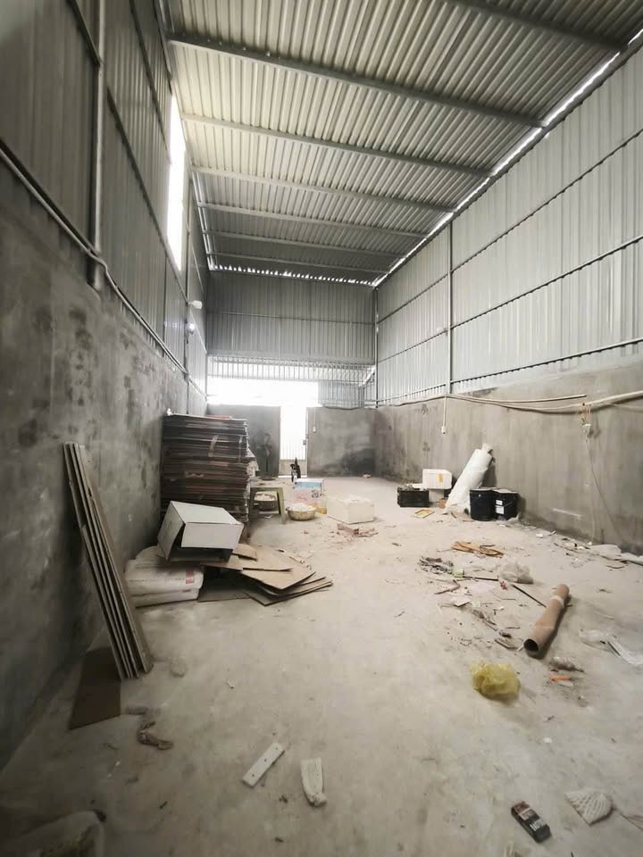 Kho cho thuê Trảng Dài 100m² giá 2.5 triệu - Đường lớn xe container