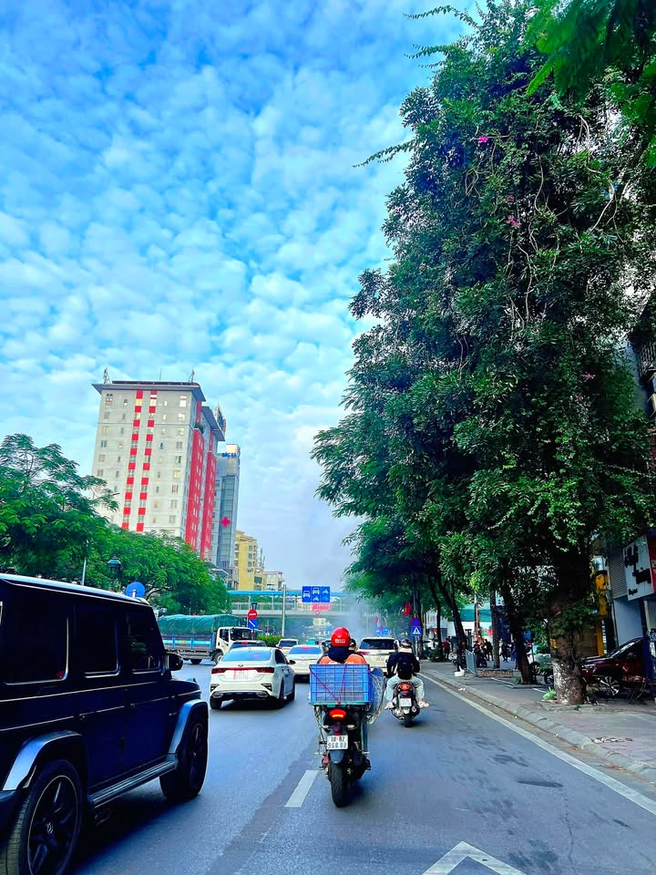 Nhà phố Nguyễn Văn Cừ, Bồ Đề 45m² giá 8 tỷ - Ô tô đỗ gần nhà!