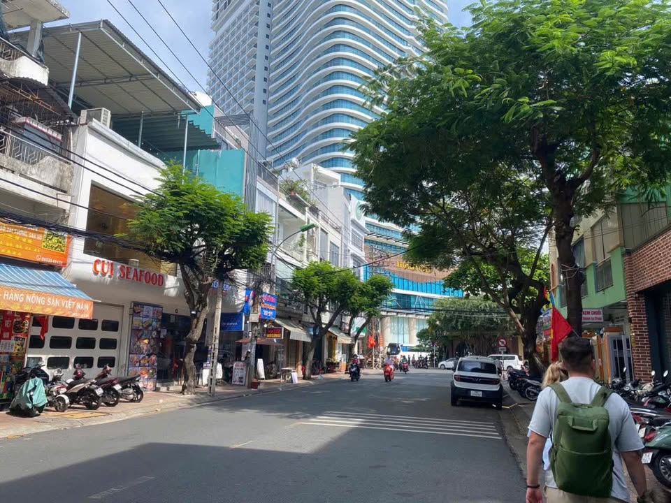 Nhà mặt tiền cho thuê tại Nha Trang 410m² - Kinh doanh sầm uất gần biển