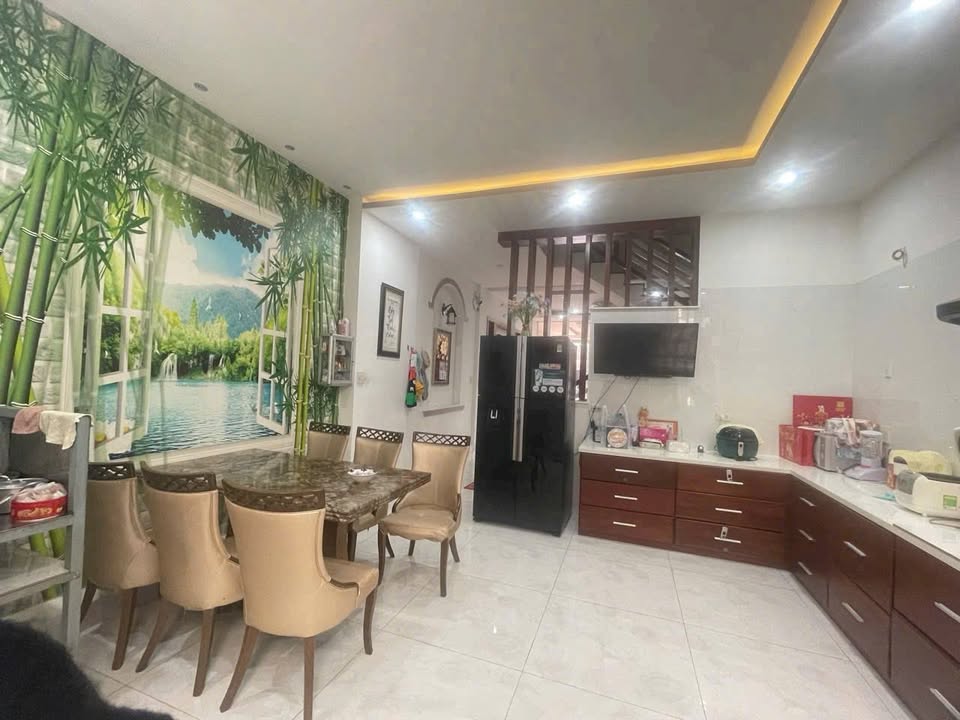 Nhà phố Trương Hán Siêu Phú Thủy 100m² giá 7.3 tỷ - Gần trung tâm Phan Thiết!