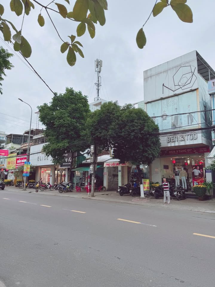 Nhà nguyên căn mặt tiền Quang Trung, Quảng Ngãi - Thiết kế hiện đại, thuận tiện kinh doanh!