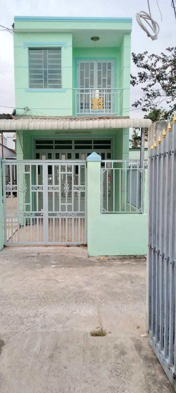 Nhà riêng xã Quy Đức, Bình Chánh 297m² giá 3 tỷ - Sổ hồng chính chủ, vào ở ngay!