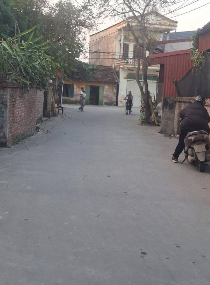 Nhà 3 tầng Cổ Bì, Bình Giang 114m² giá 2 tỷ - Full nội thất, chỉ việc vào ở!