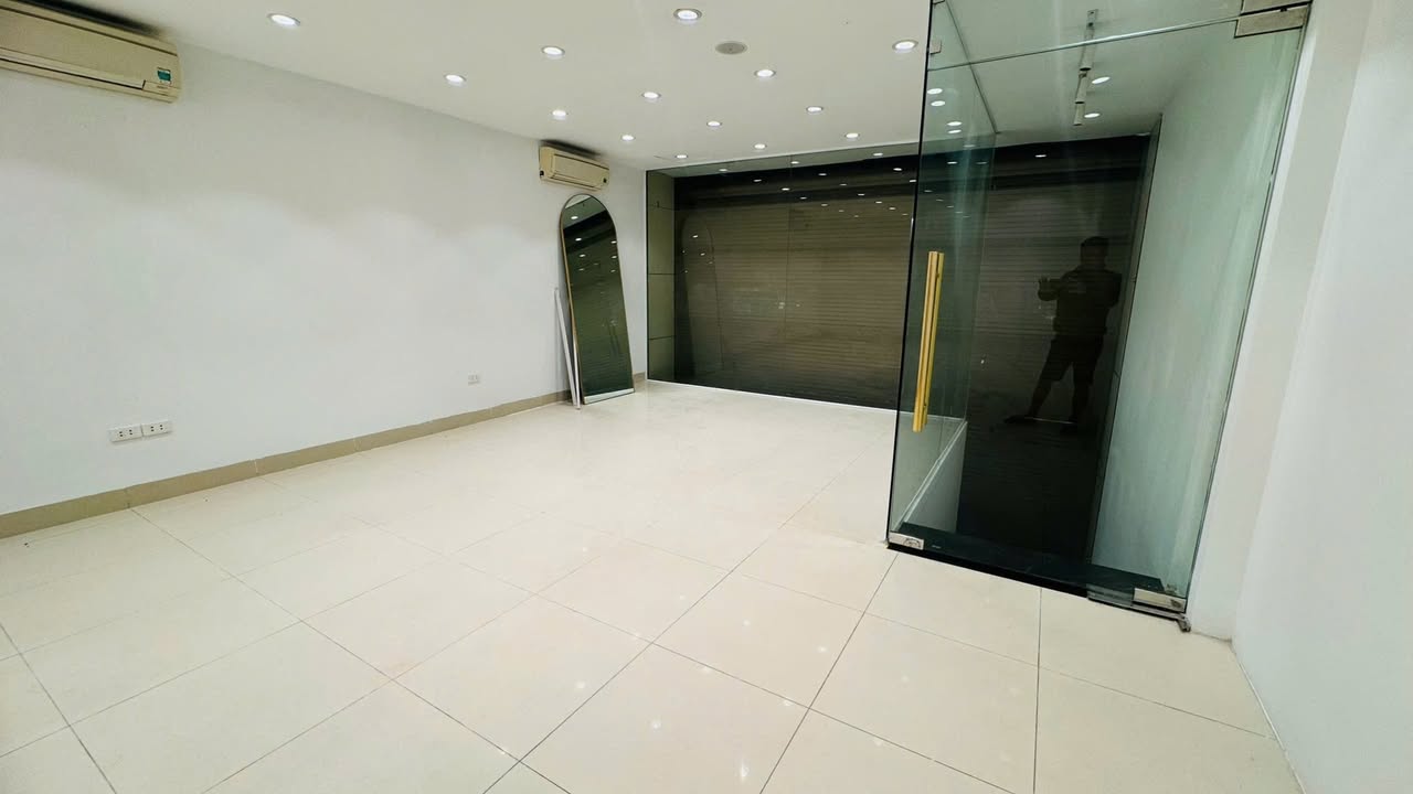 Cho thuê văn phòng mặt phố Thụy Khuê 90m² giá 35 triệu - Vị trí đắc địa gần Hồ Tây!