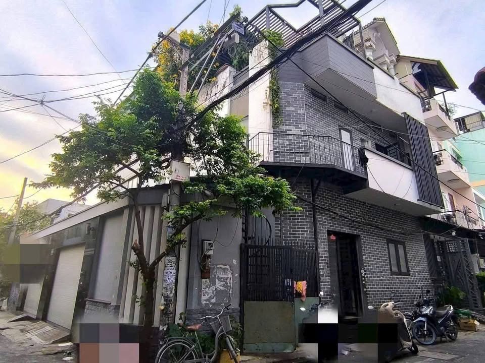Nhà bán Quận Bình Tân 198m² giá 14.7 tỷ - Nhà 3 mặt tiền thông thoáng!