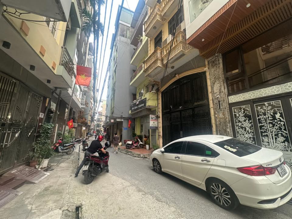 Nhà phố Đống Đa 37m² giá 15 tỷ - Mặt ngõ kinh doanh, ô tô tránh!