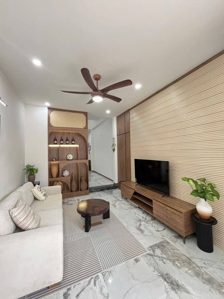 Nhà 3 tầng đường Nguyễn Kim, Buôn Ma Thuột 150m² giá 2.85 tỷ - Thiết kế hiện đại, chỉ việc dọn vào ở!