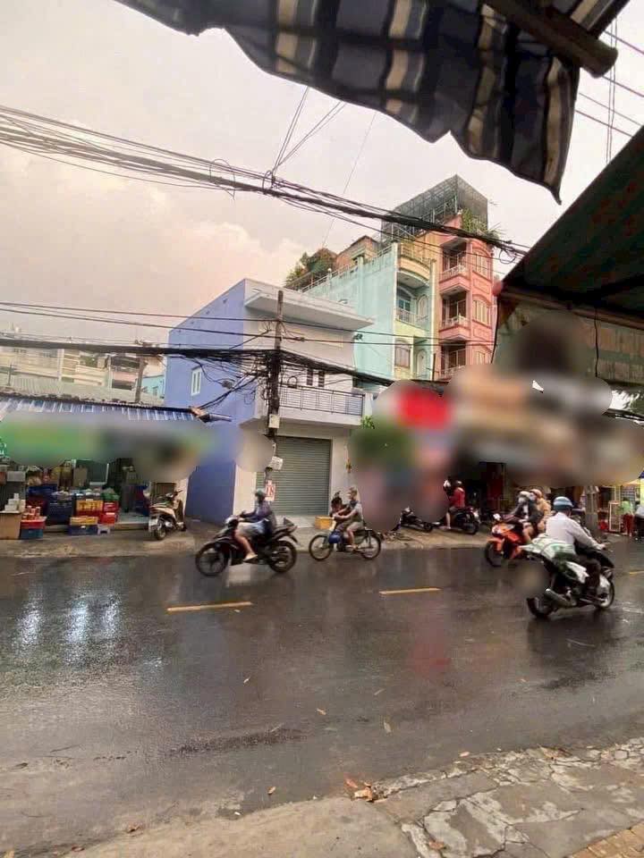 Nhà mặt tiền kinh doanh Lạc Long Quân, Quận 11, 32m² giá 5.8 tỷ - Cơ hội đầu tư tuyệt vời!