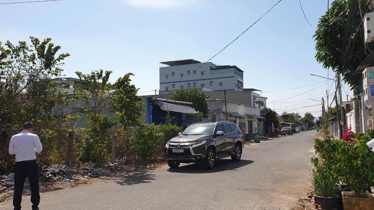 Đất nền mặt tiền Nguyễn Mạnh Hùng - 300m² giá 5 tỷ - Vị trí đắc địa trung tâm!