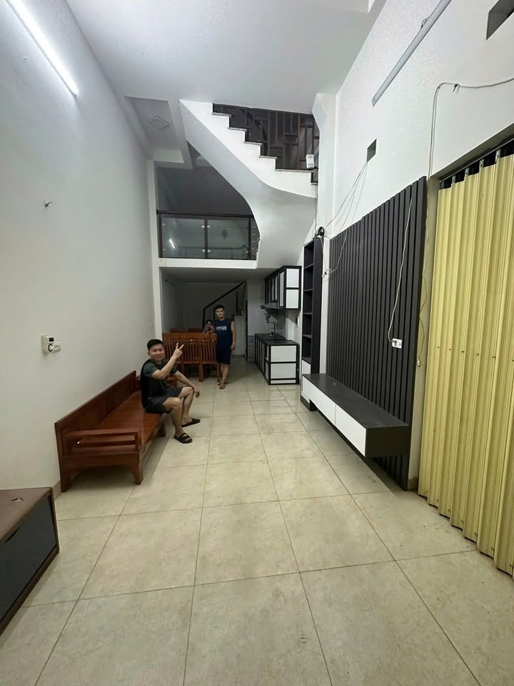 Nhà cho thuê Yên Nghĩa 32m² giá 9 triệu - Kinh doanh thuận lợi!