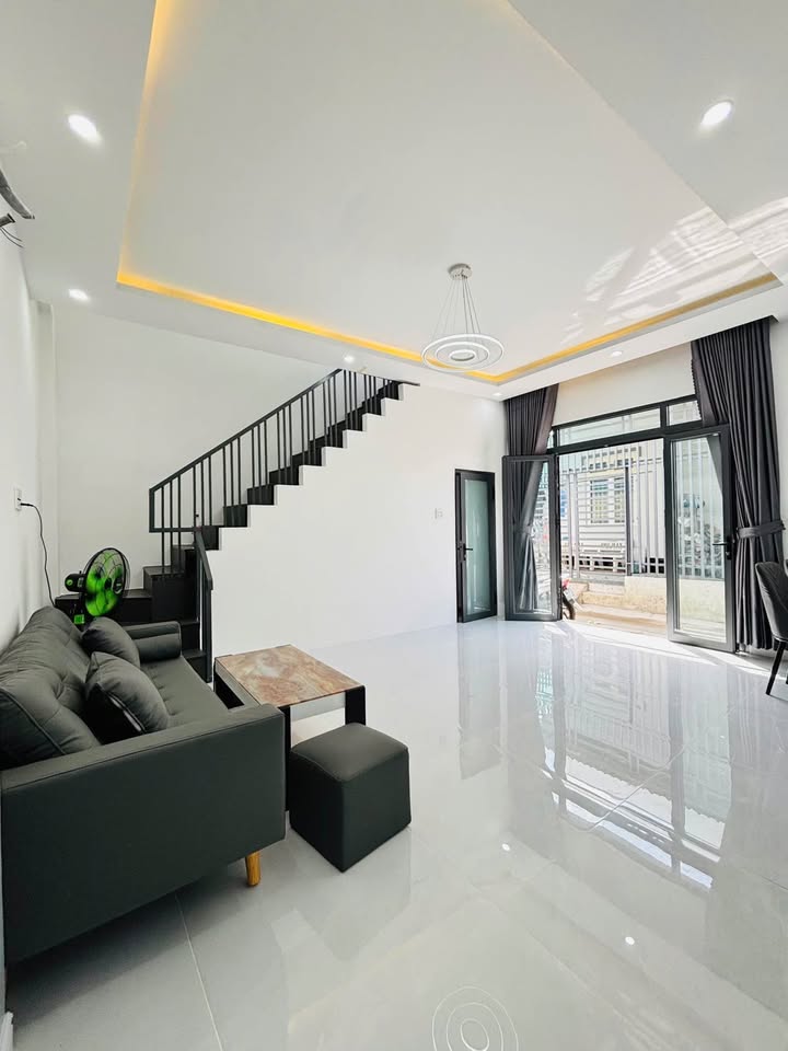 Nhà 1 trệt 1 lầu hẻm Nguyễn Thị Định Long Xuyên 84m² giá 1.2 tỷ - Full nội thất tặng kèm!