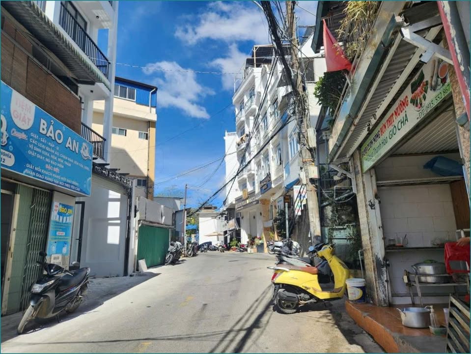 Nhà nguyên căn cho thuê mặt tiền đường Nguyễn Thi Nghĩa, Đà Lạt 40m² - Giá chỉ 8 triệu/tháng!