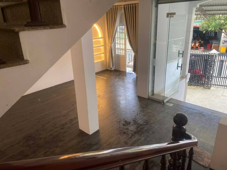 Nhà mặt tiền Nguyễn Công Trứ, Buôn Ma Thuột 105m² giá 16 triệu - Phù hợp làm văn phòng, spa, phòng khám!