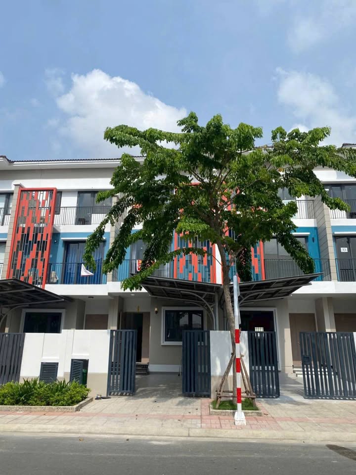 Nhà phố cho thuê Sun Casa Central - Tân Uyên 100m² giá 14 triệu - Nội thất đầy đủ, sẵn vào ở!