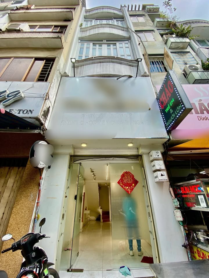 Nhà mặt tiền kinh doanh tại Vườn Chuối, Quận 3 - 35m² giá chỉ 20 triệu/tháng!