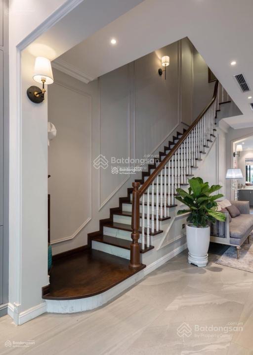 Cho thuê nguyên tòa căn hộ Hữu Hưng, Nam Từ Liêm 100m² - Thang máy, hầm để xe tiện nghi!