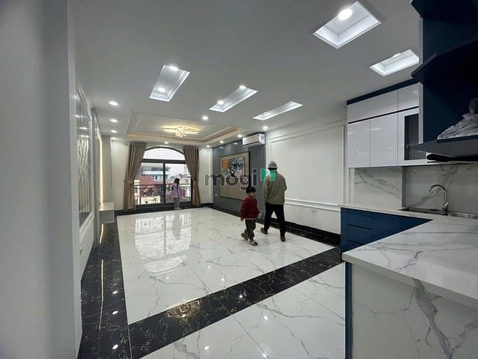 Nhà cho thuê 460 Khương Đình 300m² giá 28 triệu - Thiết kế hiện đại, thang máy