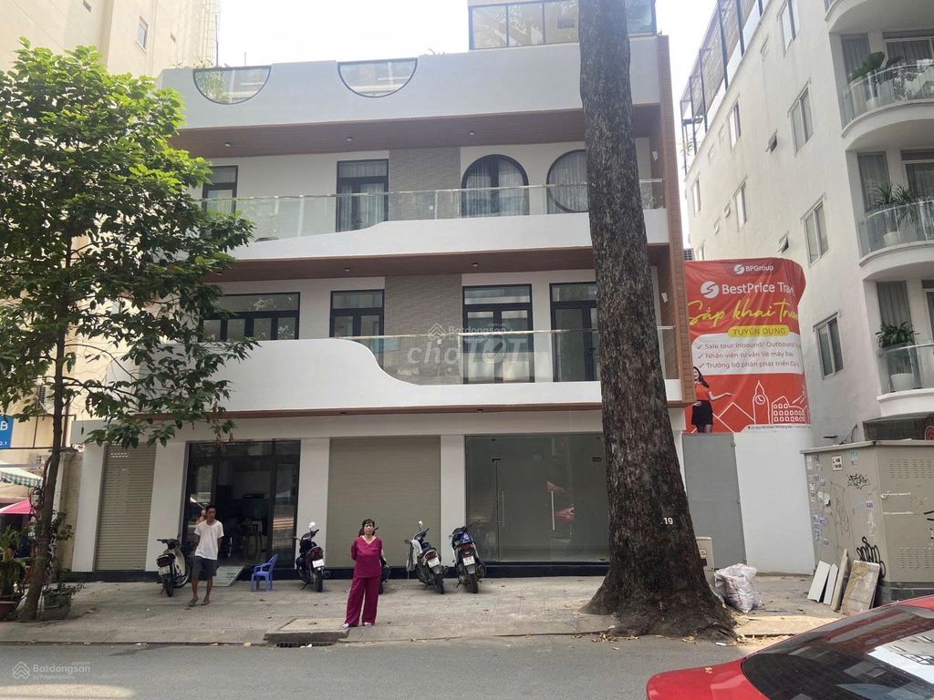Nhà Mặt Tiền Đường Bùi Thị Xuân Quận 1, 145m² chỉ 110 triệu - Thiết kế hiện đại sang trọng!