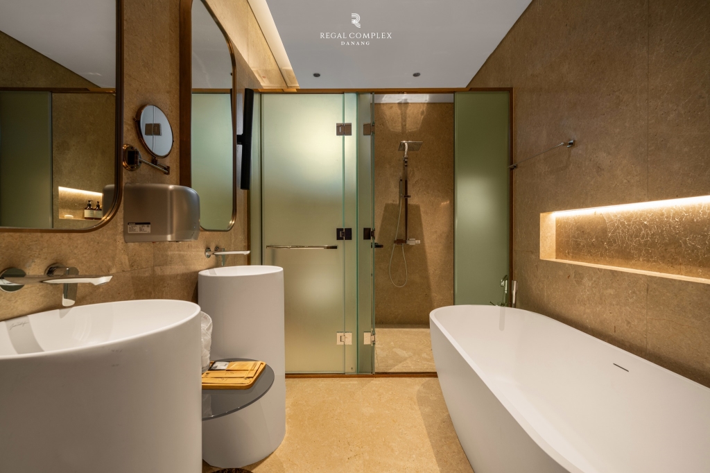 Căn hộ hạng sang 2 phòng ngủ Regal Complex 88m² giá 5.28 tỷ - Không gian sống lý tưởng!