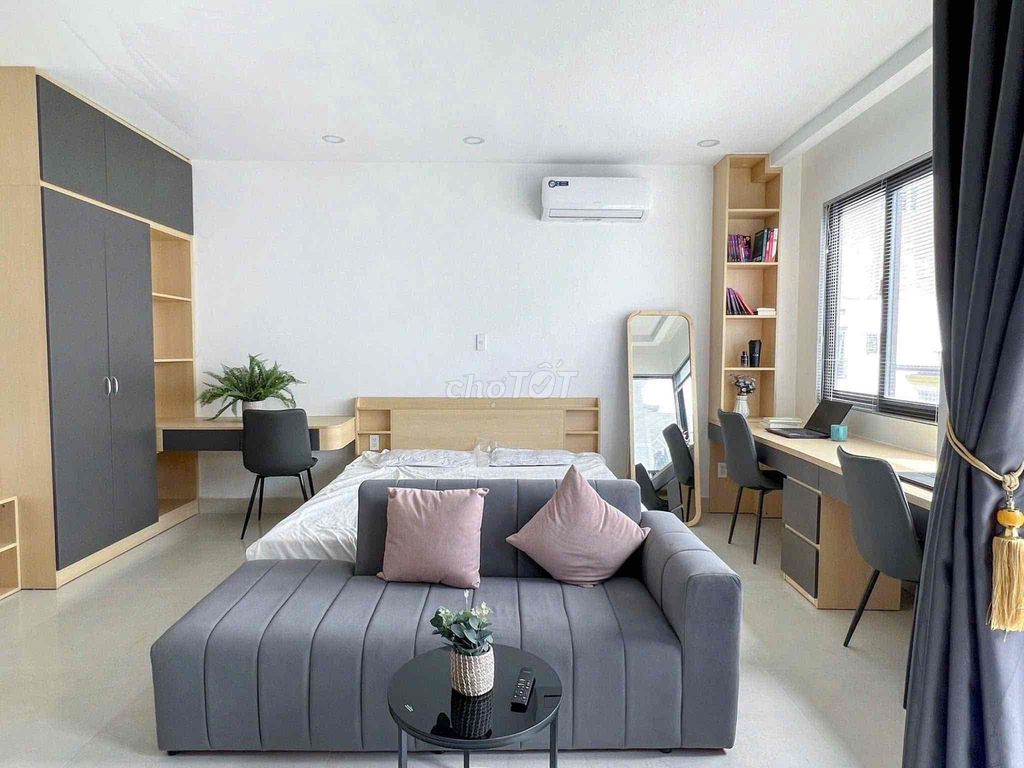 Căn hộ Studio Nguyễn Cửu Vân 40m² giá 8 triệu - Nội thất cao cấp, có ban công thoáng mát!