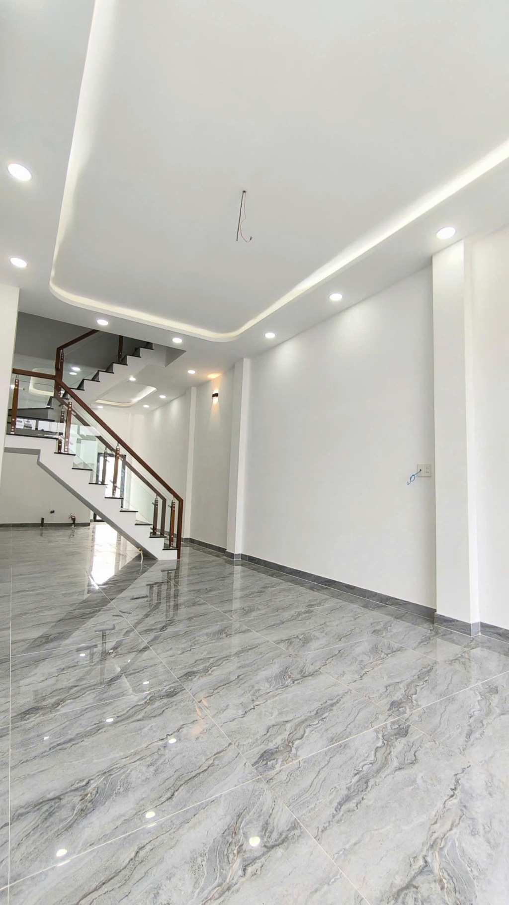 Nhà phố mặt tiền TL826 KDC Long Hòa 64m² giá 2.4 tỷ - Xây mới 100%!