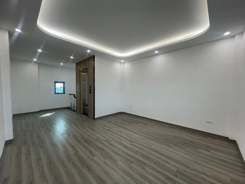 Nhà phố Cổ Linh, Long Biên 45m² giá 12.7 tỷ - Thiết kế 6 tầng hiện đại, gần AEON Mall!