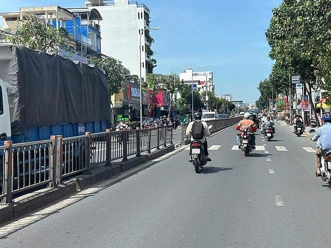 Căn hộ dịch vụ 6 tầng mới 148m² giá 24.9 tỷ - Đầu tư sinh lời tuyệt vời!