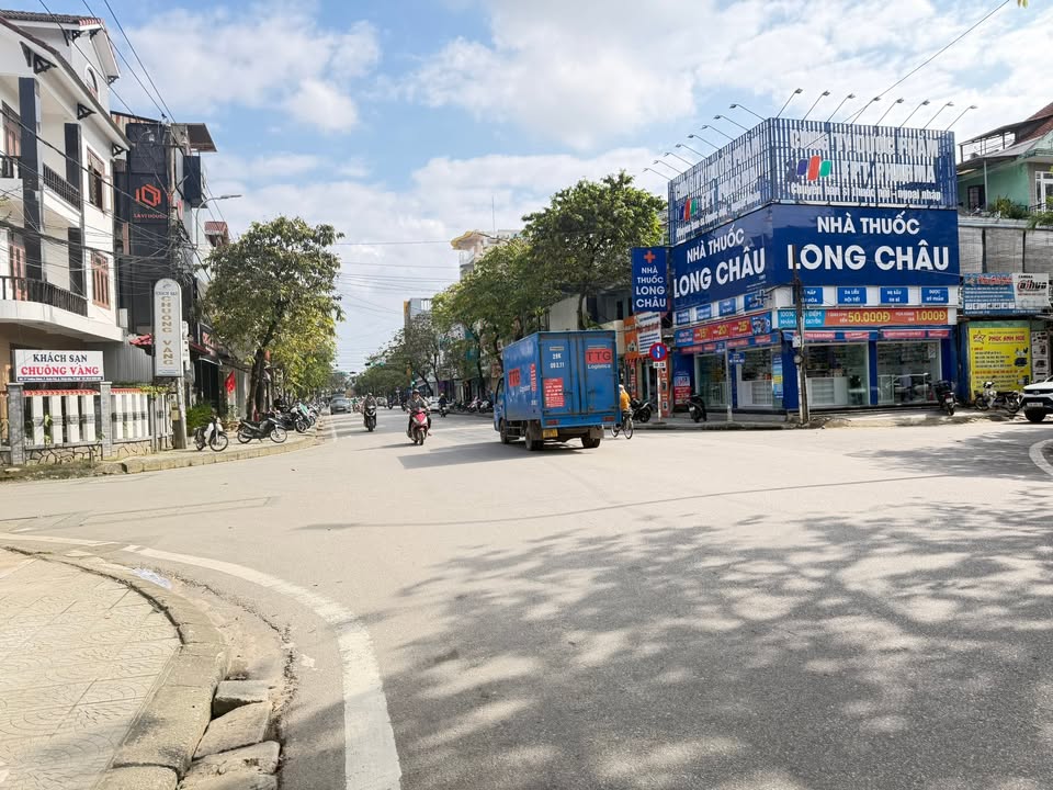 Nhà mặt tiền Trường Chinh, TP Huế 102m² giá 13 tỷ - Cơ hội kinh doanh tốt!