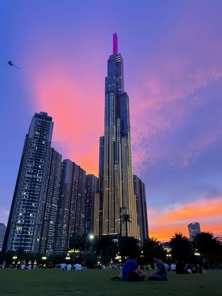 Căn hộ Vinhomes Central Park Bình Thạnh 125m² giá 35 triệu - Dọn vào ở ngay!