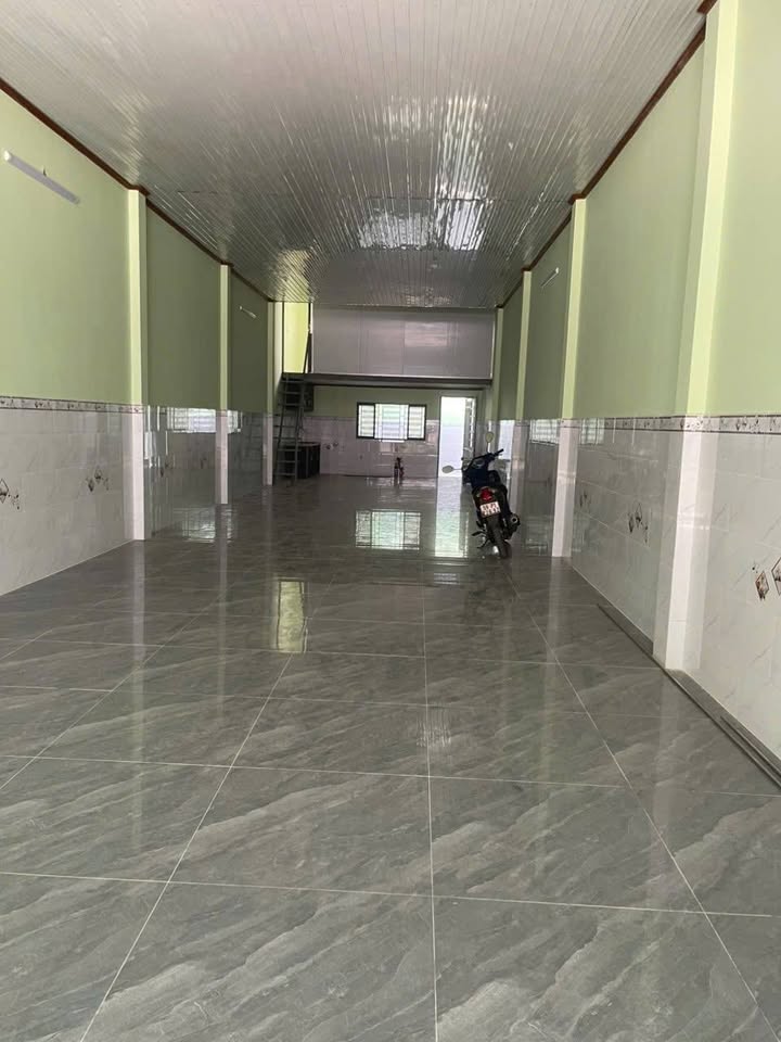 Nhà nguyên căn cho thuê mặt tiền đường DX07 Tân Uyên - Gần 3 khu công nghiệp!