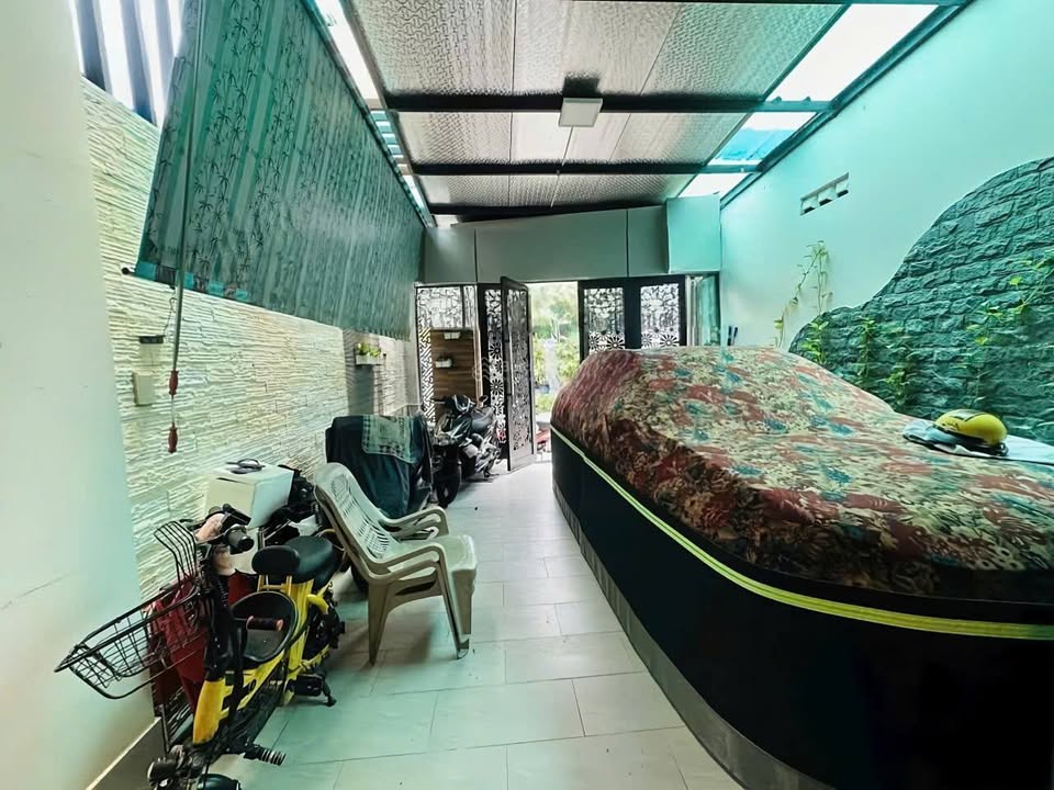 Nhà 4 tầng KDC Him Lam Linh Chiểu 90m² giá 14 tỷ - Nội thất cao cấp và thang máy sẵn có!