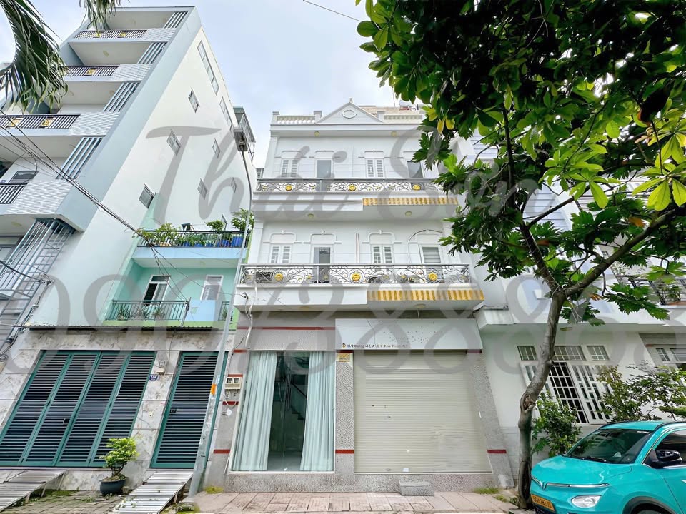 Bán nhà mặt tiền đường Lý Phục Man, Quận 7 - 42m² giá 9.99 tỷ - Đường thông, tiện ích xung quanh